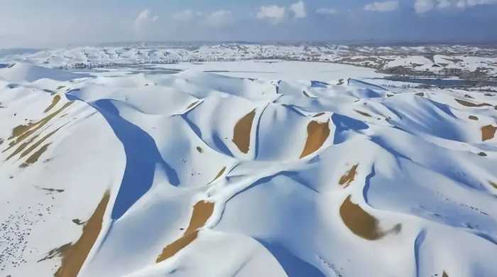 我国最大沙漠下雪了！西北变塞上江南？不是暖冬趋势，为何如此冷