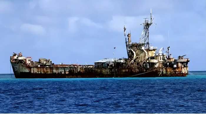 菲军司令已登上仁爱礁，重磅：解放军登陆舰现身，可强攻登岛拆船