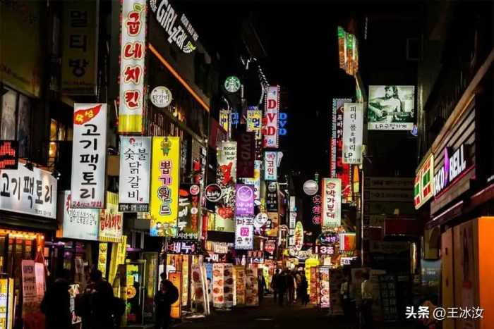 韩国万圣节发生致命踩踏悲剧！十万人涌入窄街区，造成149人死亡